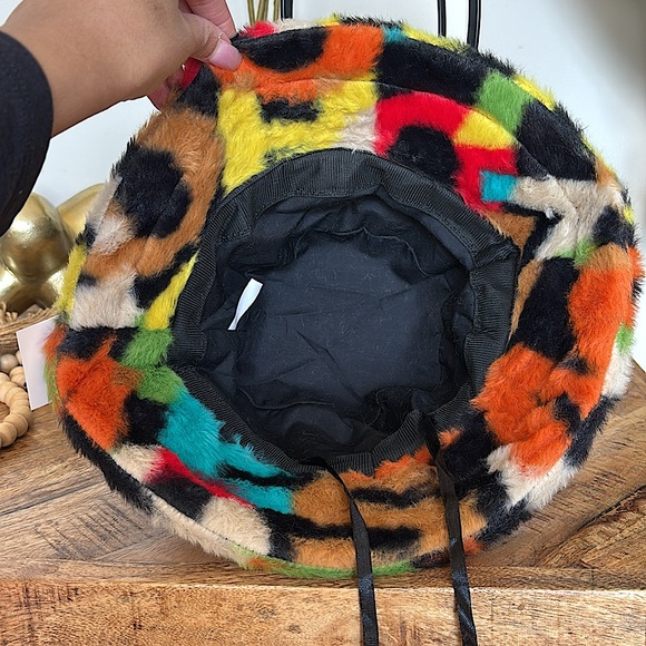 NWT🦄🌈Faux Fur Multi-colored Bucket Hat🌈🦄 - Picture 5 of 11